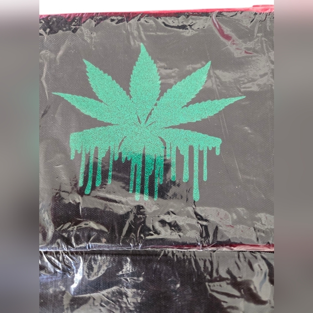 Lot Of 2 NIB Stash Bags Green Leaf and Red Lips Designs - Picture 3 of 3